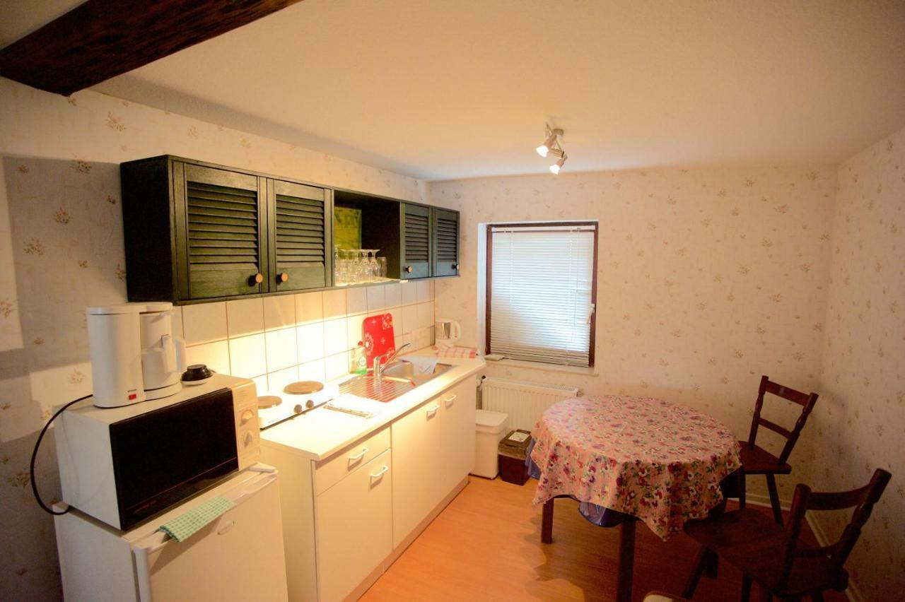 Pension Altes Pfarrhaus Helmarshausen Exterior foto