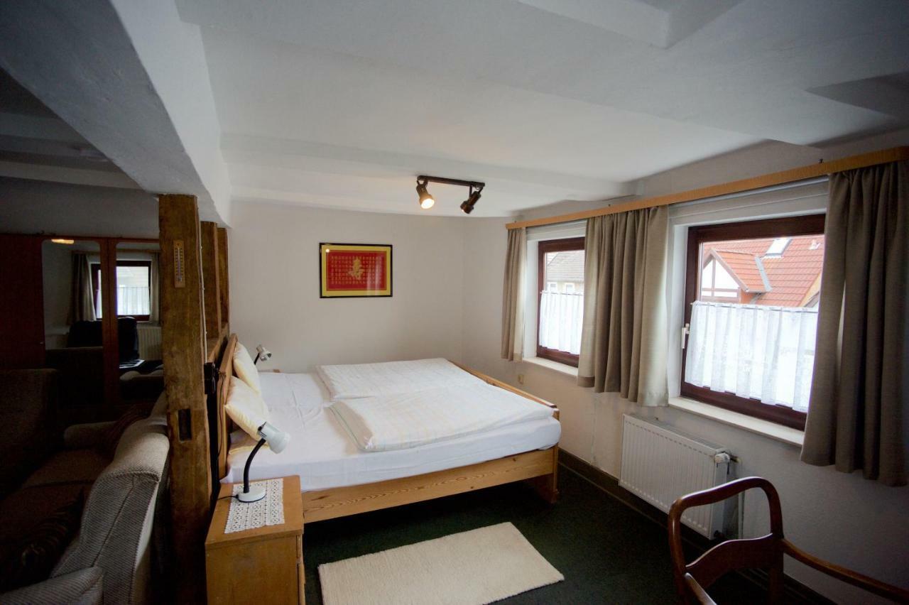 Pension Altes Pfarrhaus Helmarshausen Exterior foto
