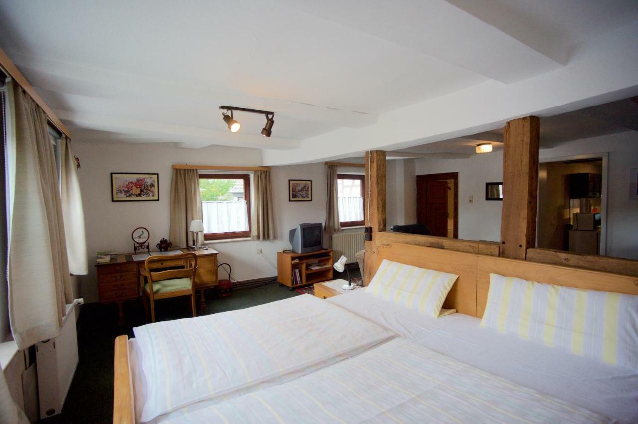 Pension Altes Pfarrhaus Helmarshausen Exterior foto