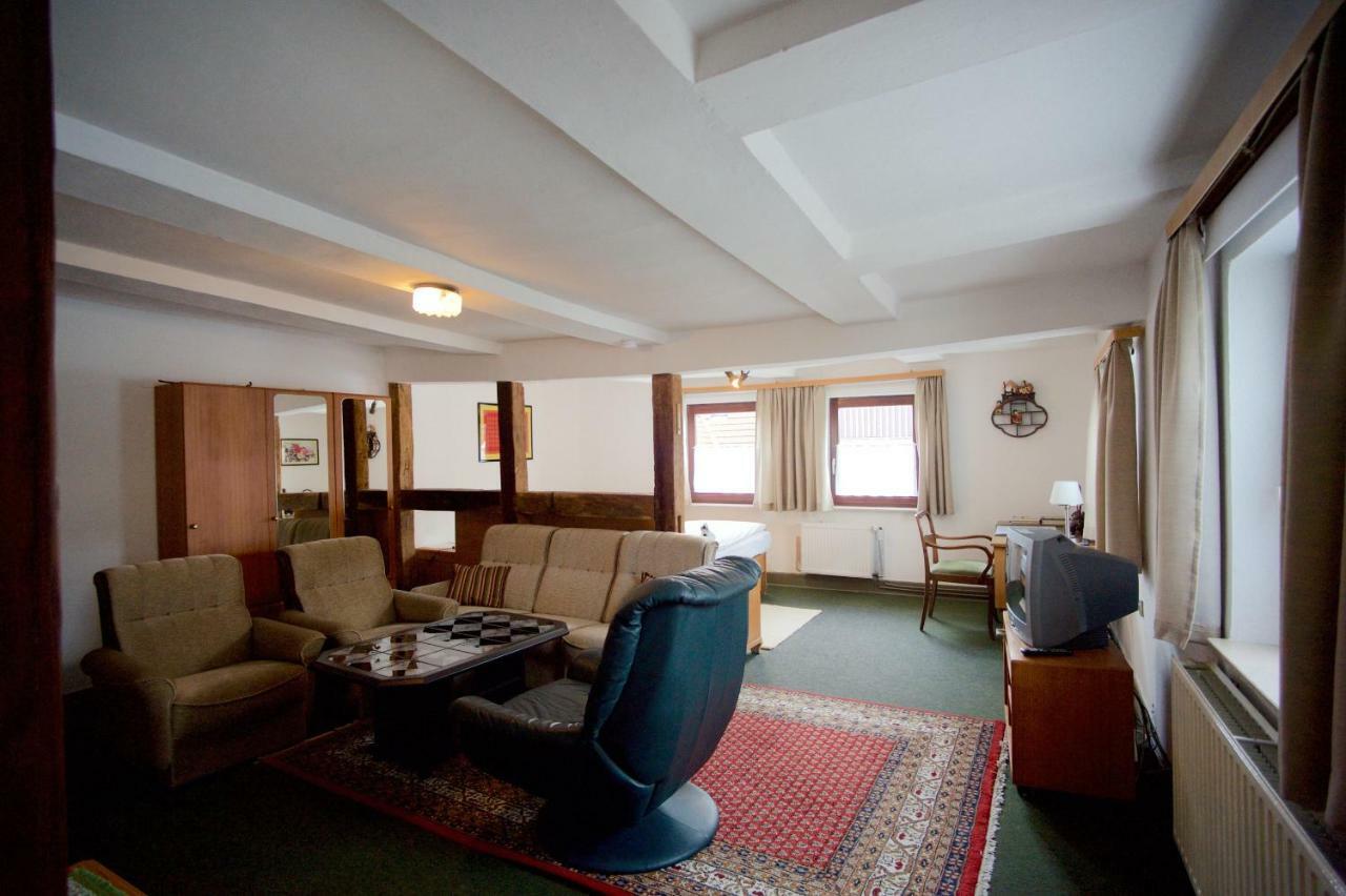 Pension Altes Pfarrhaus Helmarshausen Exterior foto